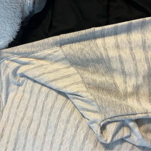 american eagle oversized pullover/blouse/sweater - Picture 5 of 6